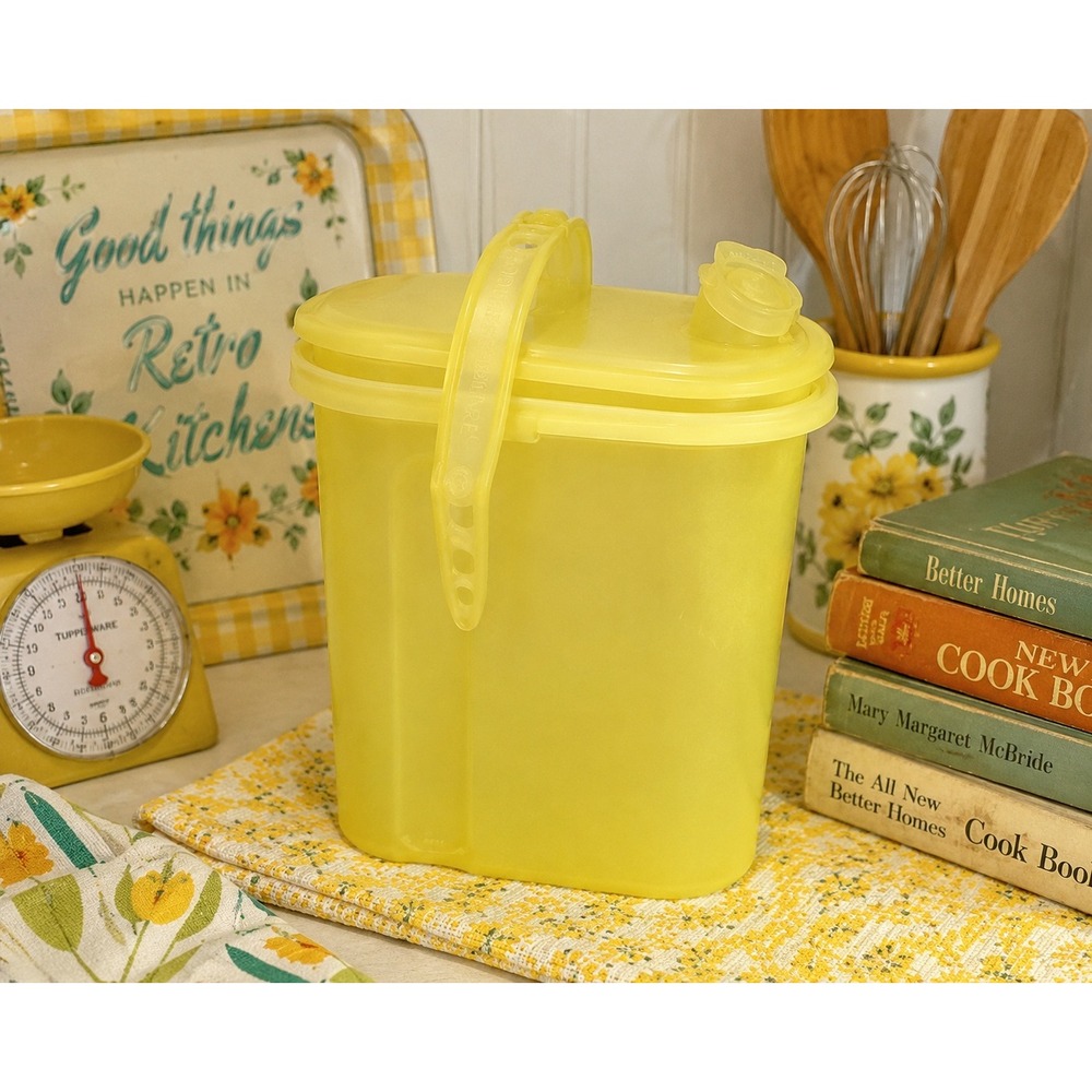 Vintage Yellow Tupperware Pitcher w Lid Handle Retro Kitchen Made USA Flawed